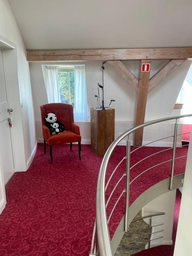 La Chambre Du Chateau De Bernalmont Liège Exterior foto